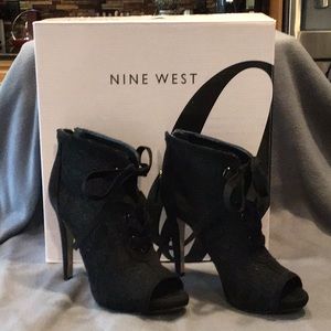 HOT HOT HOT NINE WEST OPEN TOE PRETTY BOOTIES!